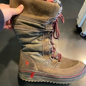 Womens Santana Canada pheonix winter boots. Size 8.5. Brown.